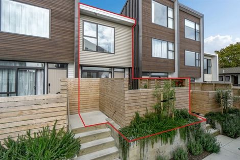 Photo of property in 3/15 Chivalry Road, Glenfield, Auckland, 0629