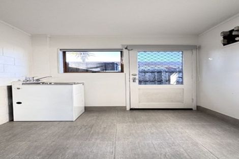 Photo of property in 1/10 Benygloe Place, Highland Park, Auckland, 2010