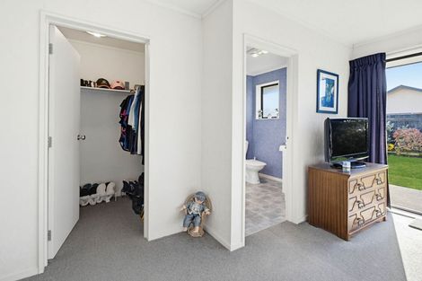 Photo of property in 47 Meridian Grove, Kelvin Grove, Palmerston North, 4414