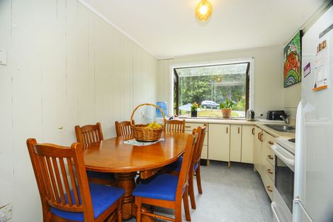 Photo of property in 25 Hollywood Avenue, Titirangi, Auckland, 0604