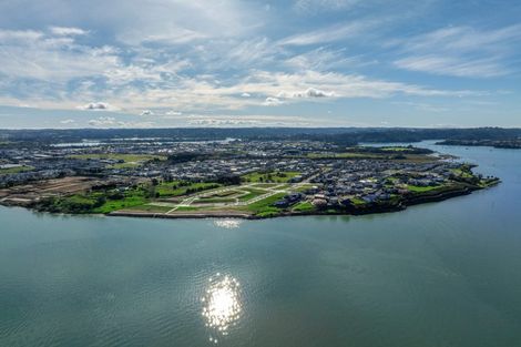 Photo of property in 25 Harbourside Parade, Hobsonville, 0616