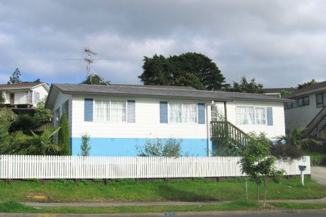 Photo of property in 10 Halloran Place, Massey, Auckland, 0614
