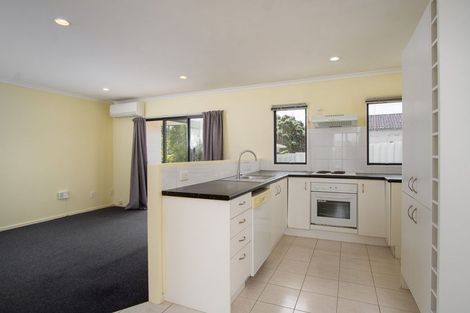 Photo of property in 17 Vina Place, Massey, Auckland, 0614