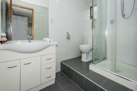Photo of property in 20 Linwood Avenue, Forrest Hill, Auckland, 0620