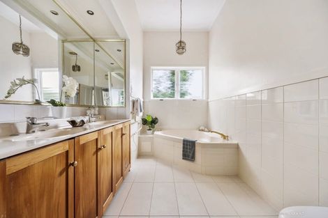 Photo of property in 21 The Parade, Island Bay, Wellington, 6023