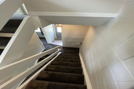 Photo of property in 21f9 Collins Avenue, Tawa, Wellington, 5028
