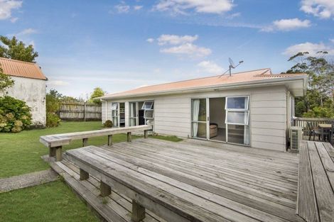 Photo of property in 23 Luckens Road, West Harbour, Auckland, 0618