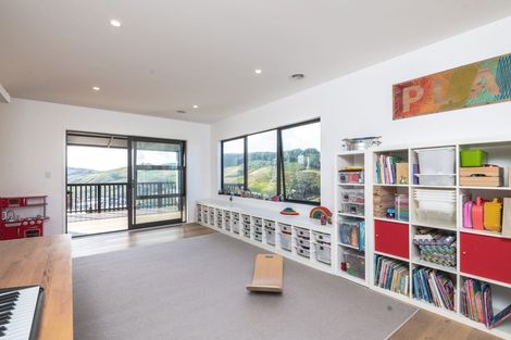 Photo of property in 140 Amesbury Drive, Churton Park, Wellington, 6037