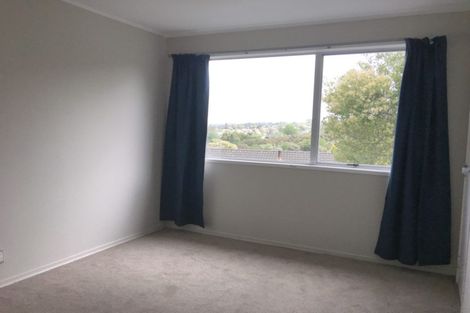 Photo of property in 21 Finn Place, Totara Vale, Auckland, 0629