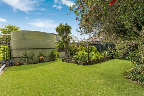 Photo of property in 11 Bays Road, Orere Point, Papakura, 2585