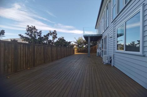 Photo of property in 1004a East Coast Road, Northcross, Auckland, 0630