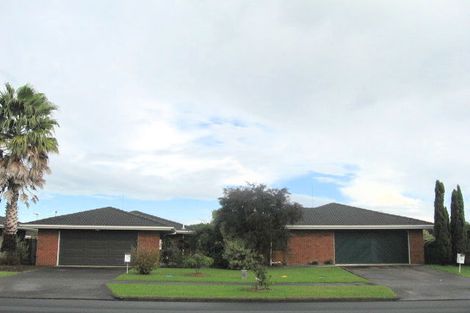 Photo of property in 2/69 Aviemore Drive, Highland Park, Auckland, 2010