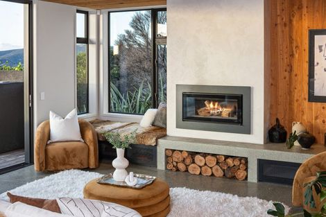 Photo of property in 81 Piha Road, Piha, 0772