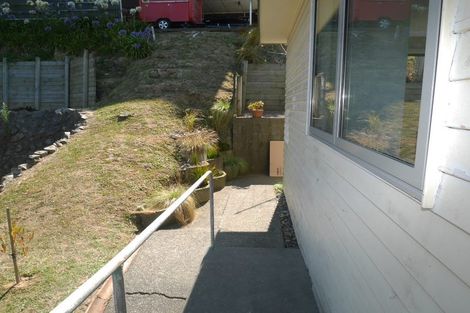 Photo of property in 137a Newlands Road, Newlands, Wellington, 6037