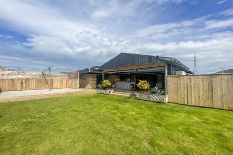 Photo of property in 17 Cyprus Place, Fitzherbert, Palmerston North, 4410