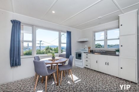 Photo of property in 11 Link Road, Newlands, Wellington, 6037