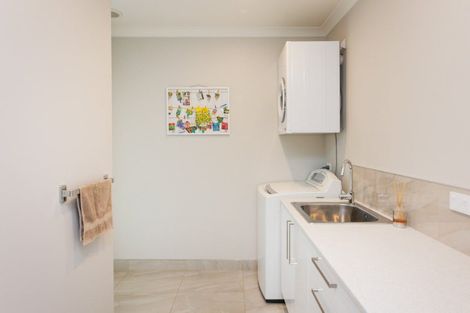 Photo of property in 9 Riverstone Grove, Hokowhitu, Palmerston North, 4410