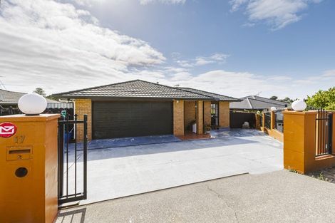 Photo of property in 17 Reyland Close, Weymouth, Auckland, 2103