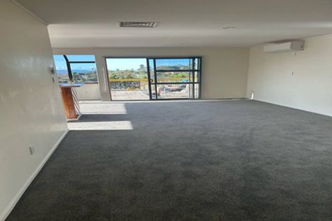 Photo of property in 1/979 Beach Road, Torbay, Auckland, 0630