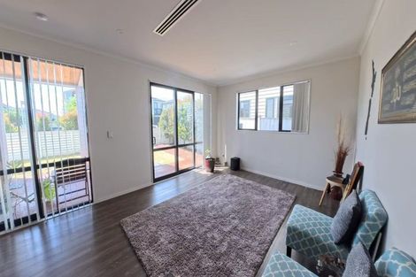 Photo of property in 11 Pihoihoi Place, Hobsonville, Auckland, 0616
