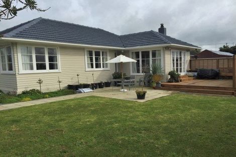 Photo of property in 1 Ward Crescent, Te Atatu Peninsula, Auckland, 0610