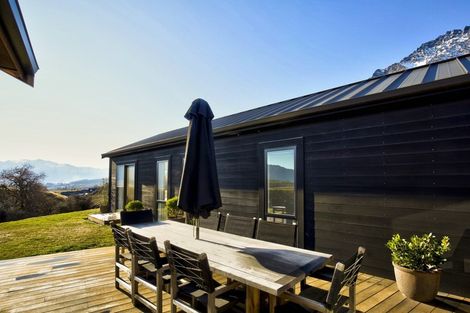 Photo of property in 7 Rabbiters Crescent, Jacks Point, Queenstown, 9371