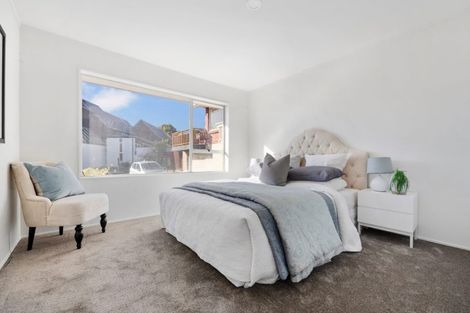 Photo of property in 1/27 Shanaway Rise, Hillcrest, Auckland, 0627