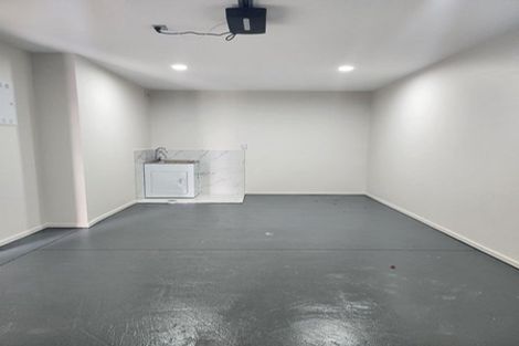 Photo of property in 22f Totaravale Drive, Totara Vale, Auckland, 0629