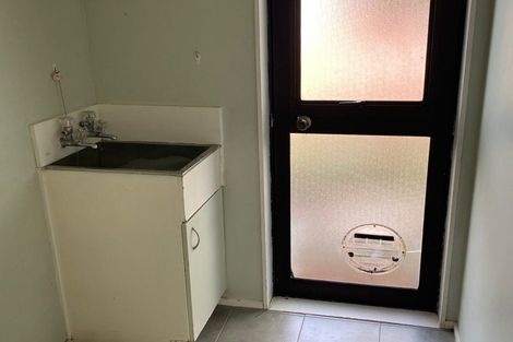 Photo of property in 2/138 Sunset Road, Unsworth Heights, Auckland, 0632