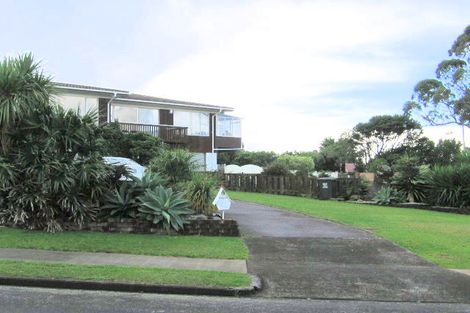 Photo of property in 2/1 Gulf Crest, Bucklands Beach, Auckland, 2012