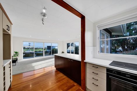 Photo of property in 1 Williams Avenue, Hawera, 4610