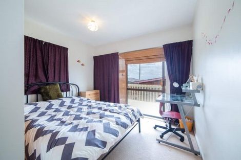 Photo of property in 386 Glenfield Road, Glenfield, Auckland, 0629
