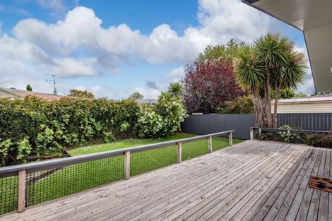 Photo of property in 11 Sunward Rise, Glenfield, Auckland, 0629