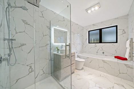 Photo of property in 11 Tawapou Close, Massey, 0614