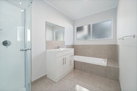 Photo of property in 13 Gala Place, Henderson, Auckland, 0612