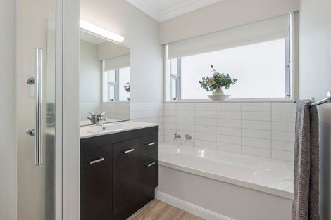 Photo of property in 56 Links View Drive, Omokoroa, 3114