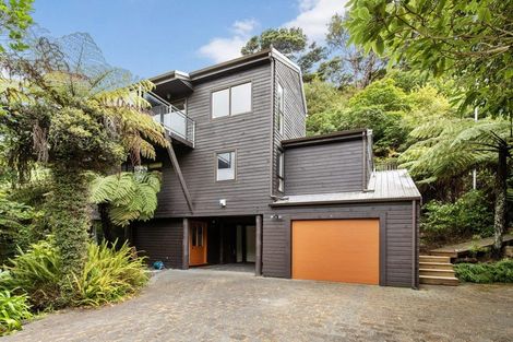 Photo of property in 4 Lady Bell Grove, Lowry Bay, Lower Hutt, 5013