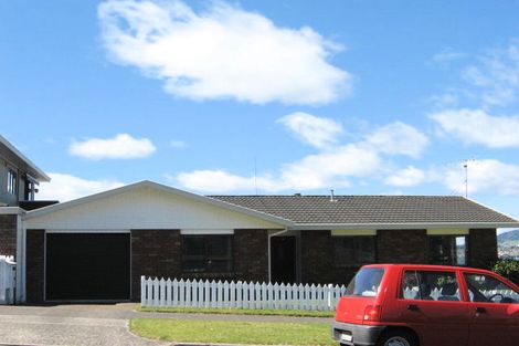 Photo of property in 4 Reeves Road, Acacia Bay, Taupo, 3330