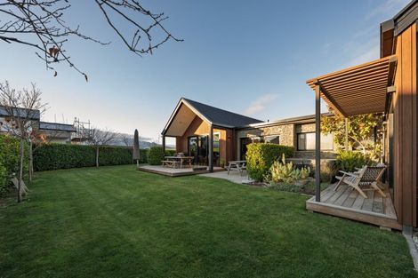 Photo of property in 5 Bull Ridge, Wanaka, 9305