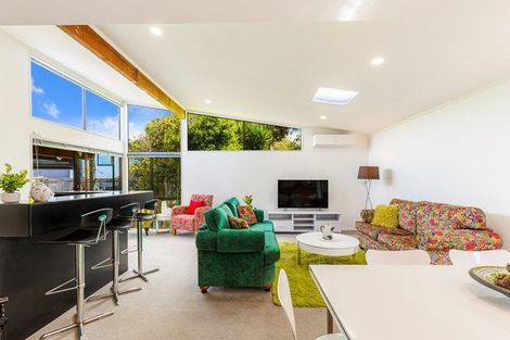 Photo of property in 8 Gregg Place, Sunnyvale, Auckland, 0612