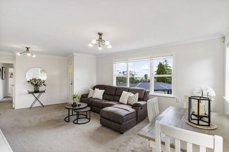 Photo of property in 1/37 Roberts Road, Glenfield, Auckland, 0629