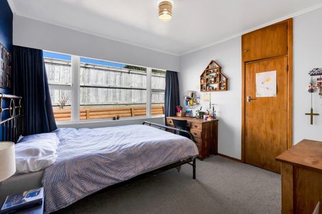 Photo of property in 52 Queens Road, Glen Avon, New Plymouth, 4312