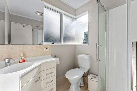 Photo of property in 1/296 Wairau Road, Glenfield, Auckland, 0629