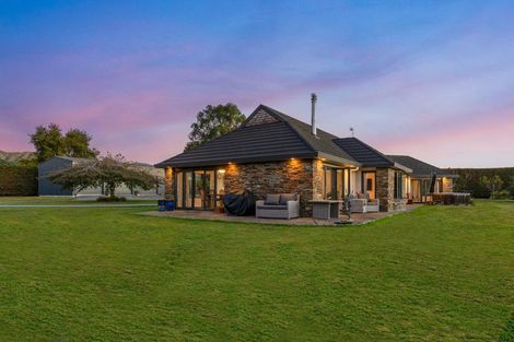 Photo of property in 27 Pohutukawa Drive, Levin, 5571