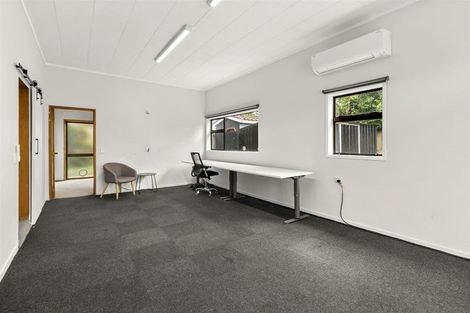 Photo of property in 9 Gloria Avenue, Te Atatu Peninsula, Auckland, 0610