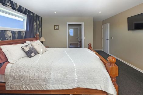 Photo of property in 17 Pimlico Place, Rangiora, 7400