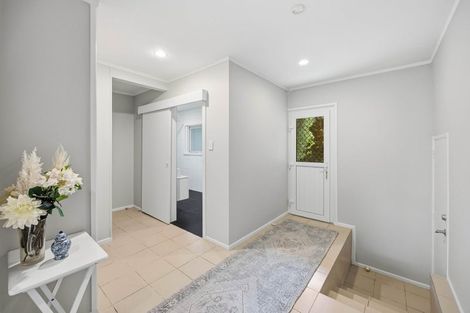 Photo of property in 26 Pickwick Parade, Mellons Bay, Auckland, 2014
