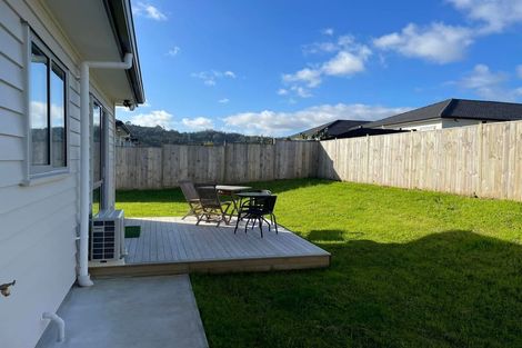 Photo of property in 15 Walter Ruddock Avenue, Kumeu, 0810