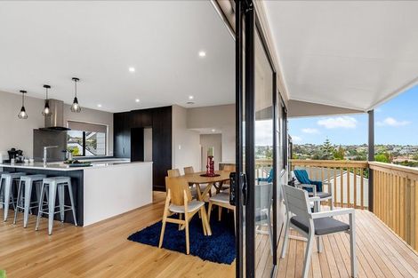 Photo of property in 168 Luckens Road, West Harbour, Auckland, 0618