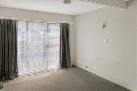Photo of property in 39 Thurleigh Grove, Karori, Wellington, 6012